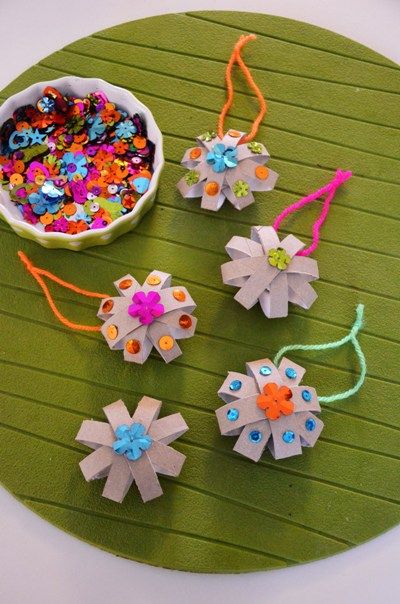 Holiday decorations & crafts; driftwood Christmas trees; xmas crafts for kids; christmas ornaments for kids to make; Simple Christmas craft; Homemade popsicle snowflake ornaments.