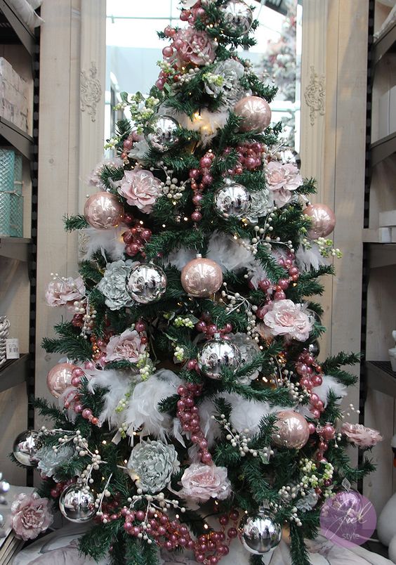 Rose and gold Christmas tree; Christmas tree decorating ideas; Christmas decorations; DIY Christmas crafts; Christmas decor. 