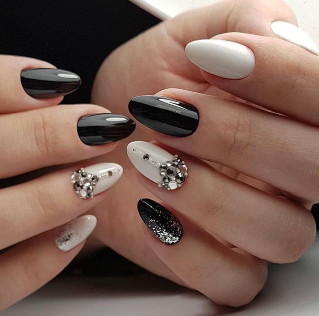 56 Charming Black Nail Art Designs To Try This Winter - Page 31 of 56 ...