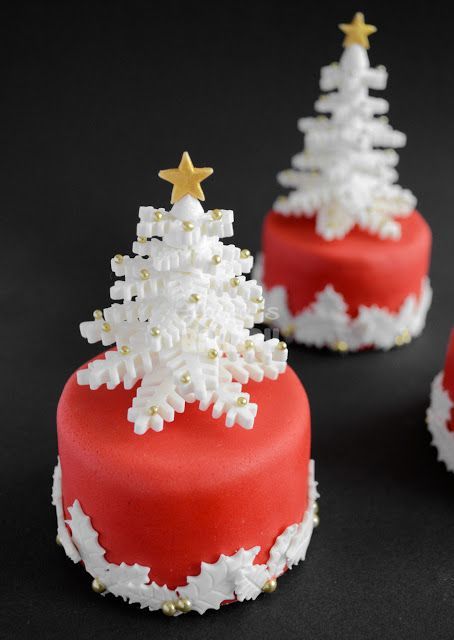 29 Beautiful Christmas Cake Decoration Ideas and Design Examples; Christmas box cake; Snowflake Christmas Tree; Santa Cake.