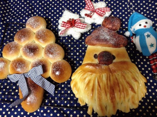 30 Christmas dishes for 2018 Browse these images of traditional Christmas foods, and get a taste of the fascinating history behind traditional Christmas food customs.