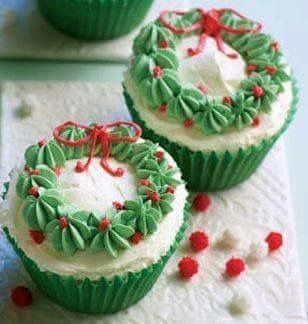 Easy-to-make Christmas Cupcake Ideas; holiday cupcakes; Christmas desserts, snowflake Christmas cake.