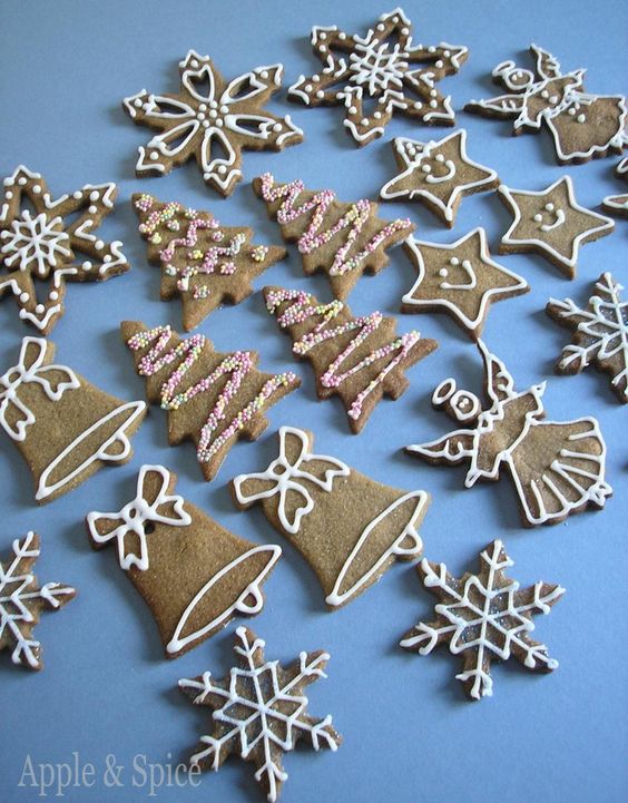 Christmas cookies ideas; Christmas cookies decorating ideas; Christmas tree cookies; chocolate sugar cookies; snowflake cookies; santa cookies.