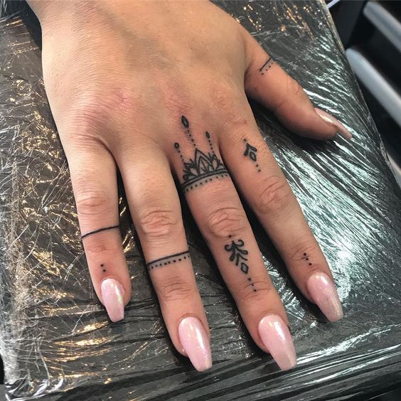 58 Small Finger Tattoos for Women - Page 16 of 58 - Kornelia Beauty