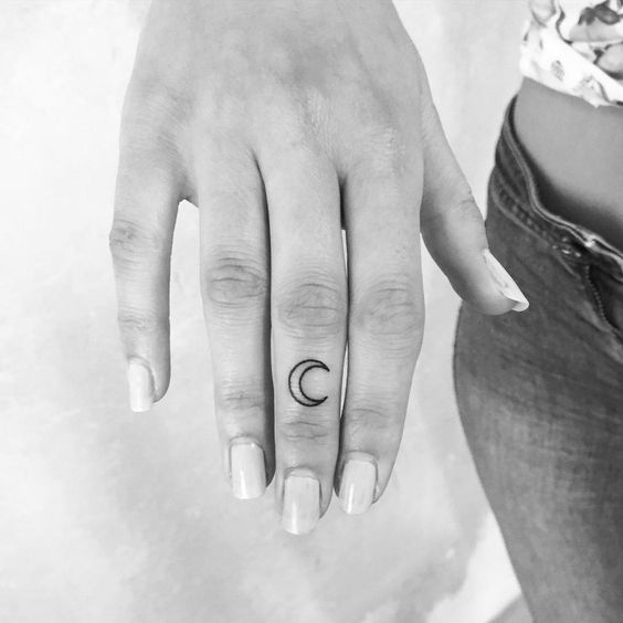 Tiny finger tattoos for girls; small tattoos for women; rose finger tattoos; ring finger tattoos; finger tattoos with meaning; small word tattoos; cute finger tattoos.